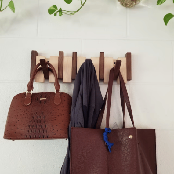 Design Appendiabiti in Legno – Unico e Funzionale