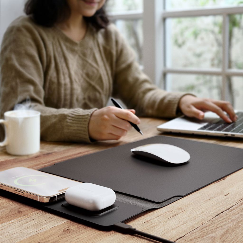 PowerDesk Sleeve – Custodia per Laptop Smart con Funzione di Ricarica Wireless