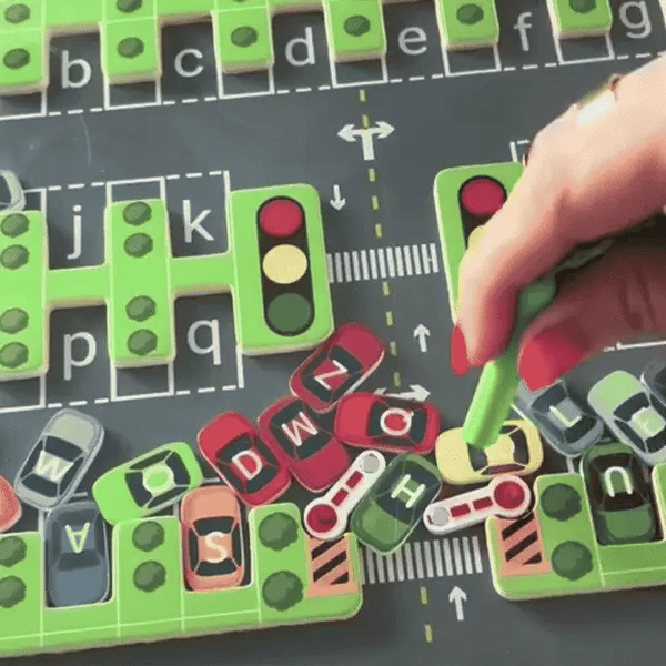 Labirinto di Parcheggio per Bambini - Impara e Gioca con le Lettere