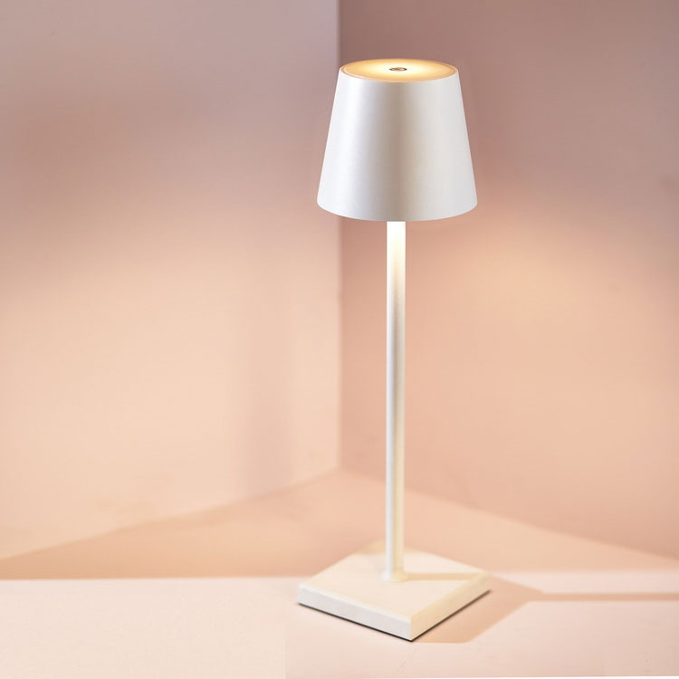 Lampada da Tavolo Aurora Luxe – Eleganza Timeless per Ogni Interno