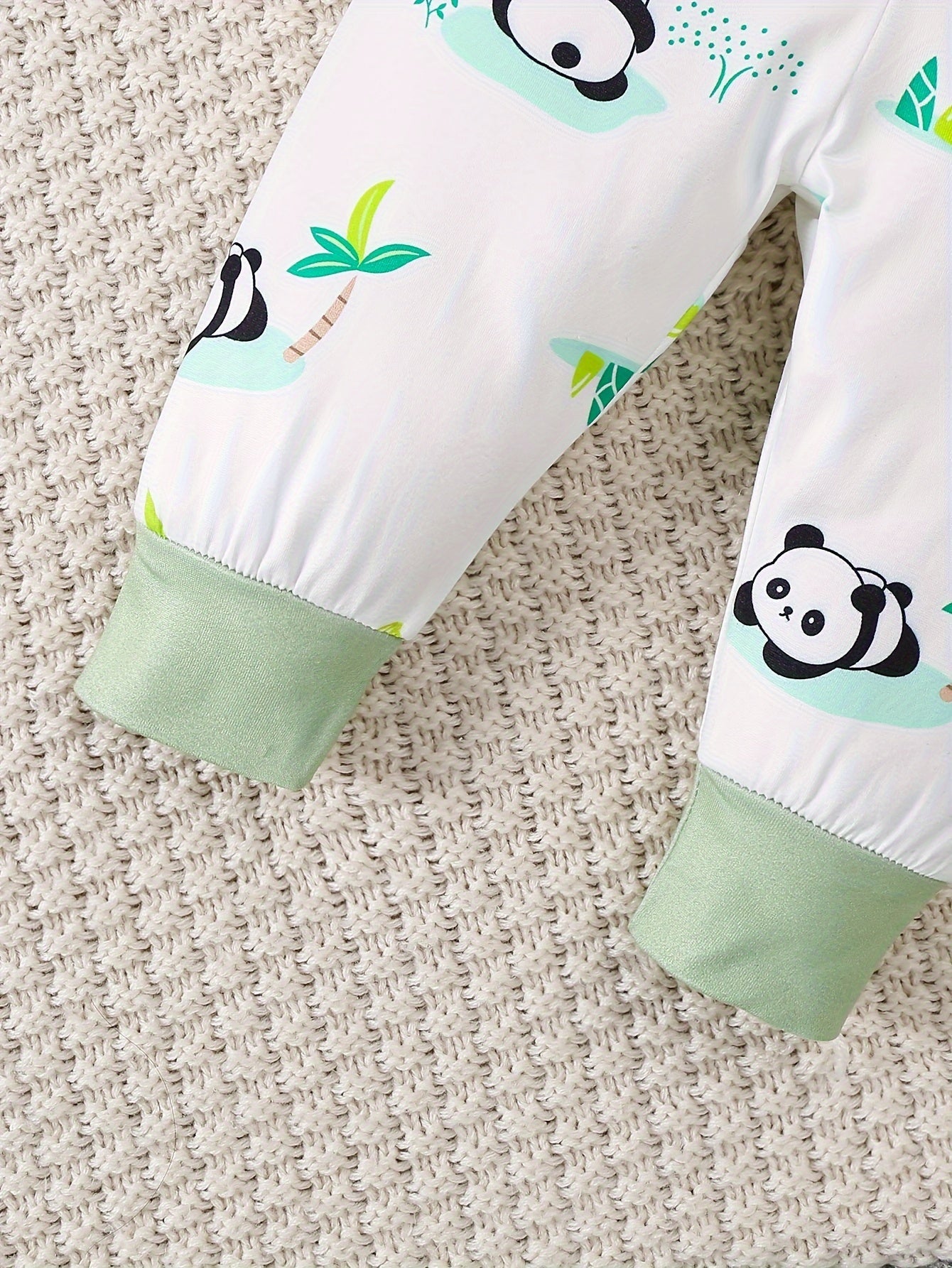 Set di Baby Panda Adorabili – Romper, Pantaloni e Cappello per Avventure all'Aperto