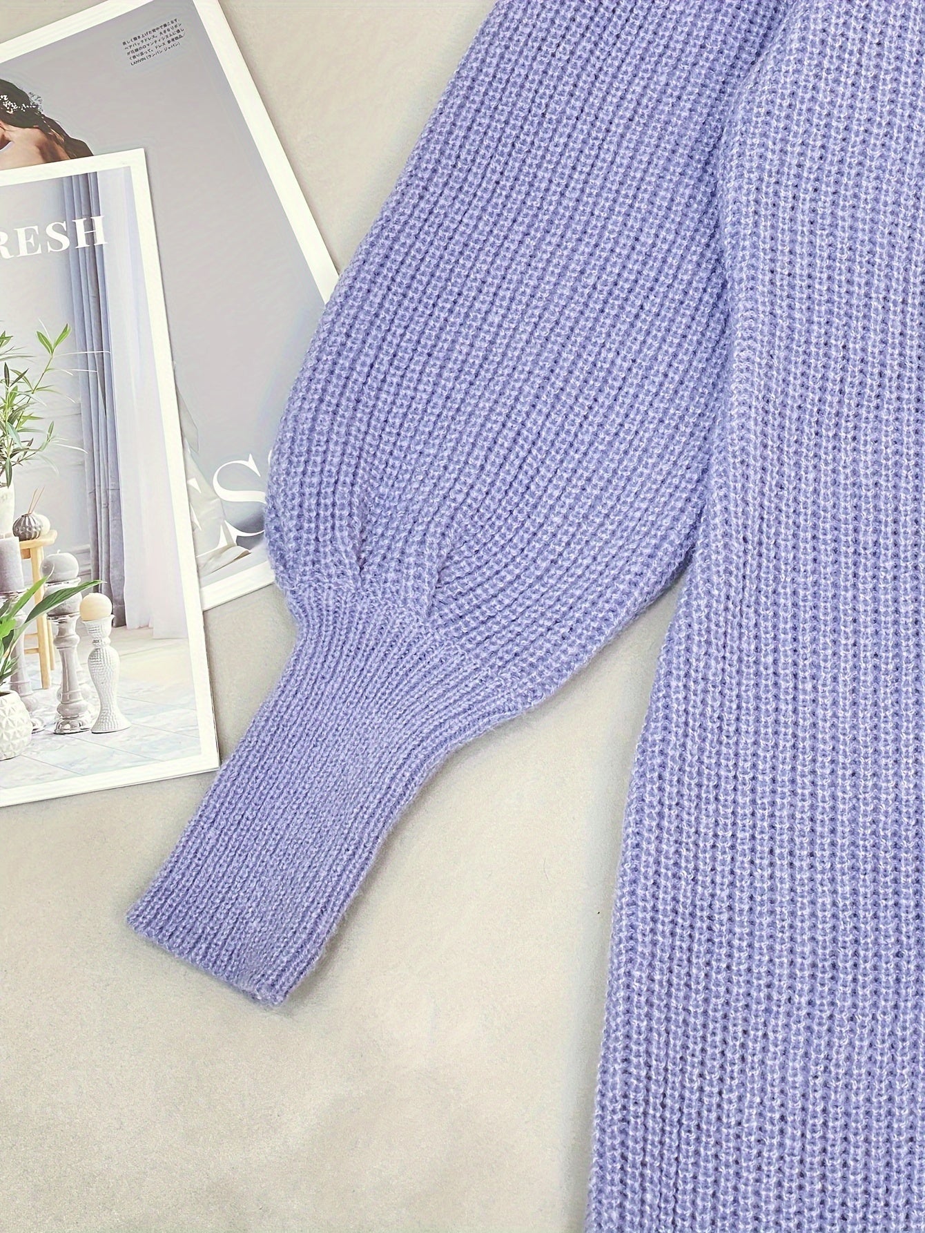 Elegante Abito-Tronchetto con Collo Alto – Struttura a Costine e Maniche a Lanterna per un Look Stile