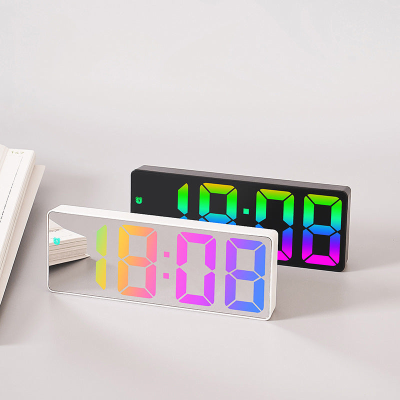 Orologio Digitale LED Colorato - Per un Inizio di Giornata Allegro