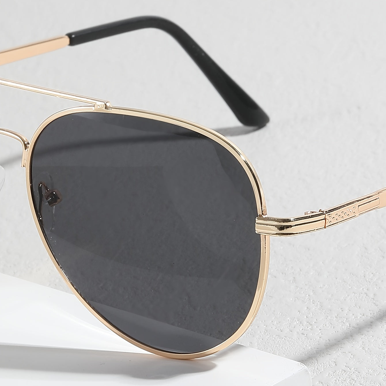 Occhiali da sole Pilota per Uomini – Design Senza Tempo con Metallo e Plastica per Uso Quotidiano