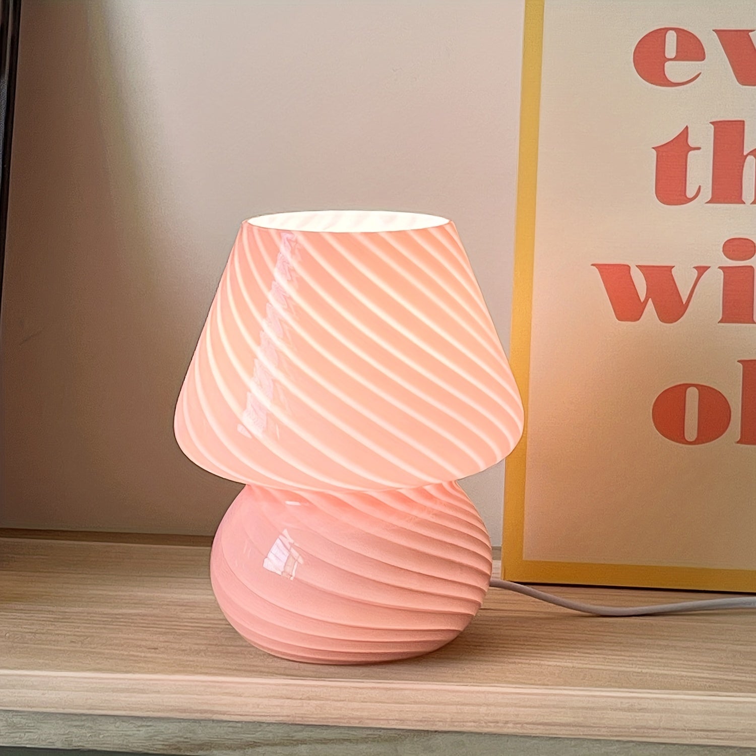 Lampada da Tavolo Striata - Design Elegante e Senza Tempo