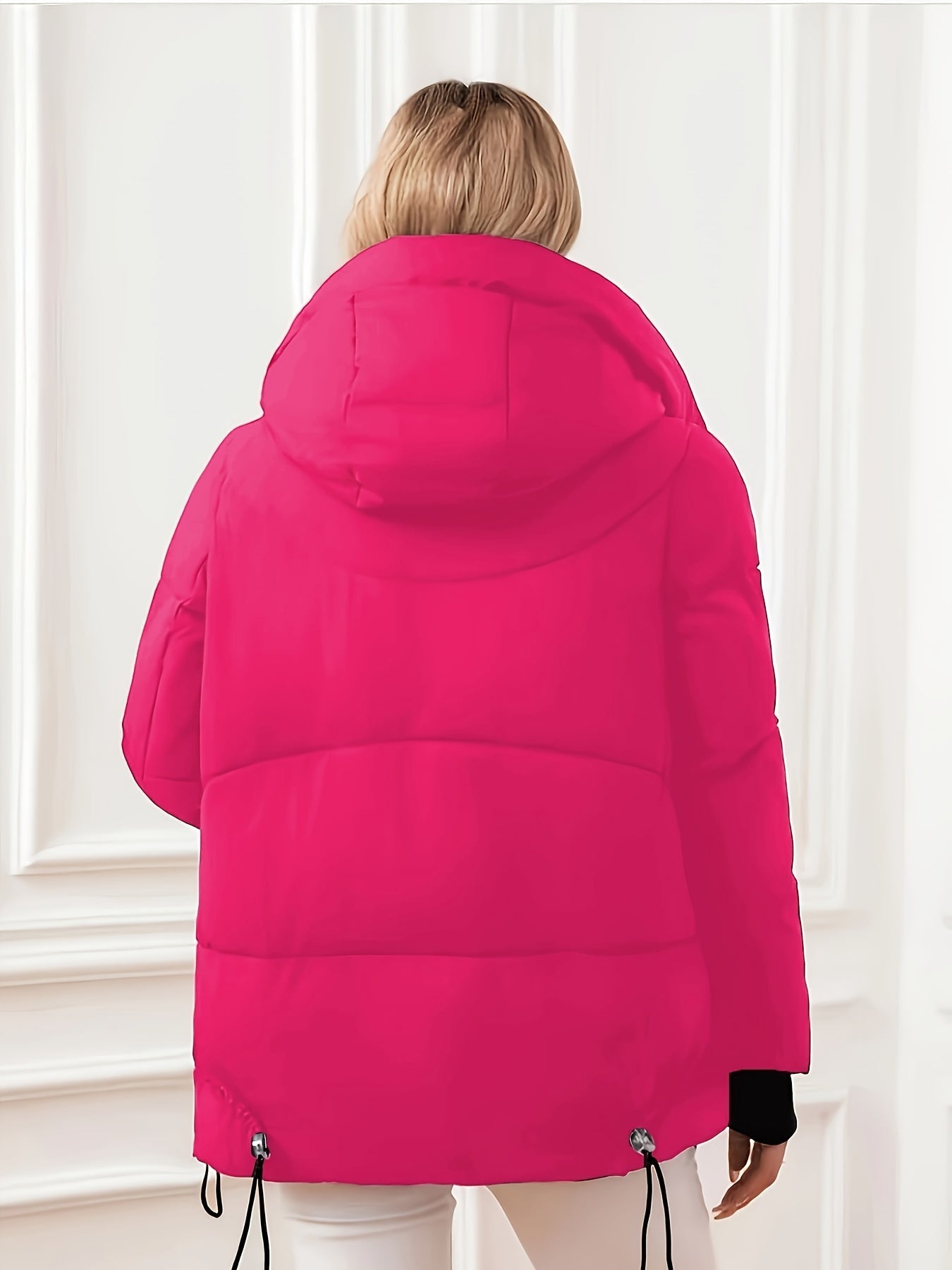 Giacca Invernale Moderna con Cappuccio Regolabile e Vita – Design Imbottito per Massima Calore e Comfort