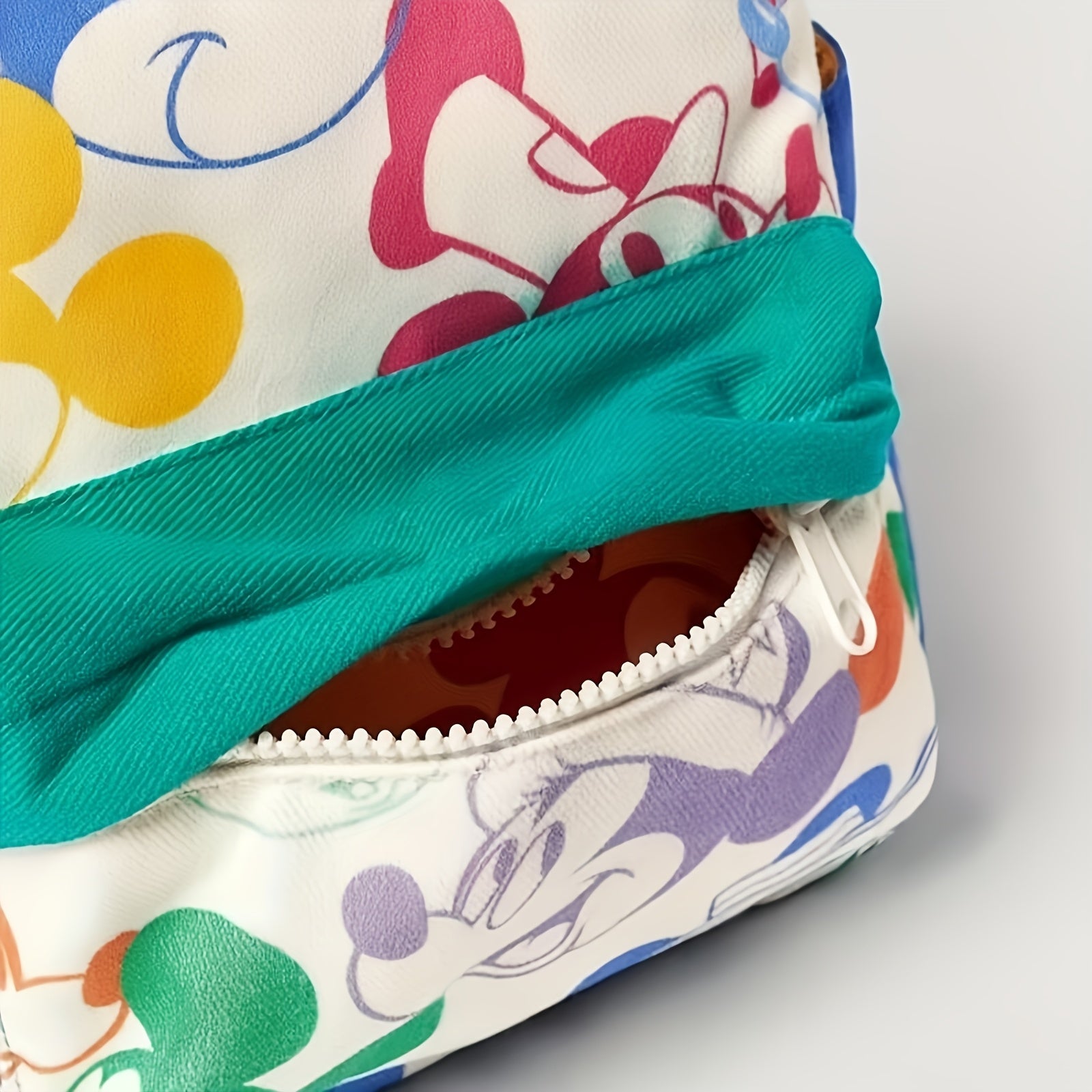 Zaino Felice a Cartoni – Leggero e Divertente per Ogni Giorno