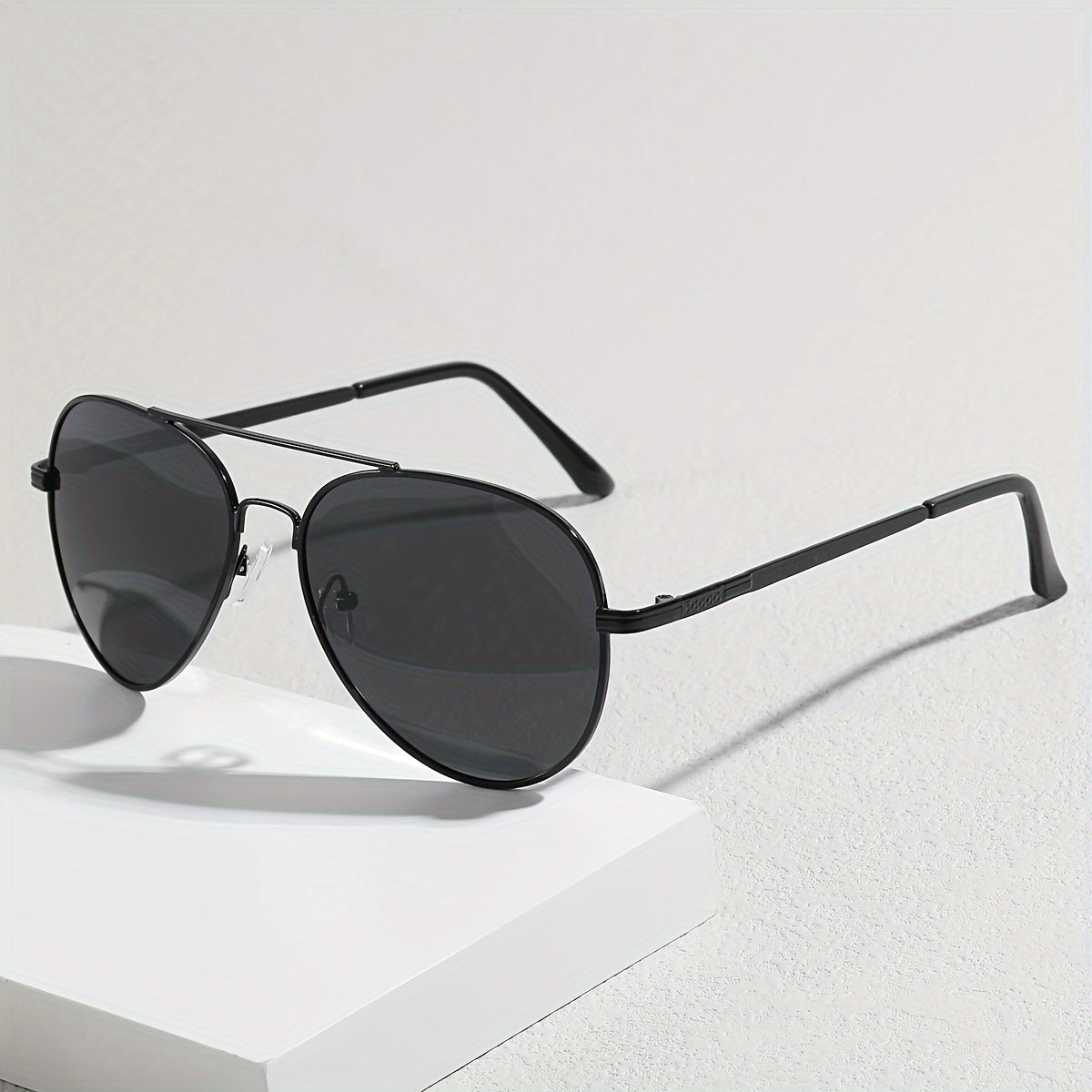 Occhiali da sole Pilota per Uomini – Design Senza Tempo con Metallo e Plastica per Uso Quotidiano