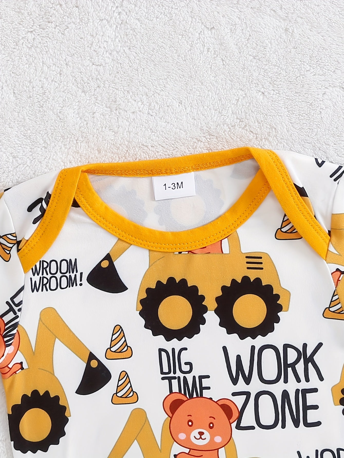 Outfit Avventura Baby Escavatore – Inclusi Body, Pantaloni e Beanie per Avventure all'Aperto