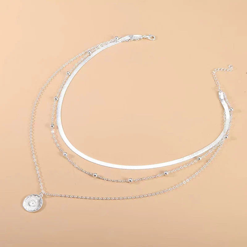 Collana in Argento a Tre Strati – Accessorio Elegante per Tutti i Giorni