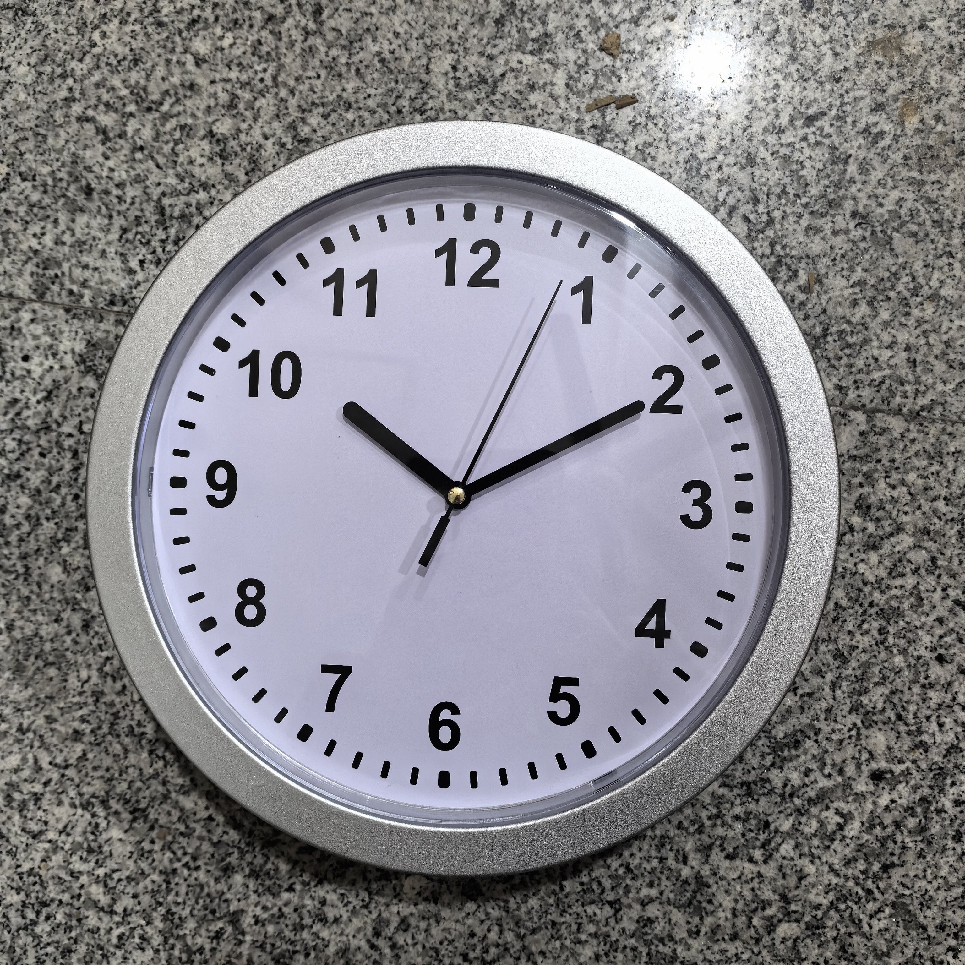 Orologio da Parete con Compartimento Nascosto – Pratico e Discreto