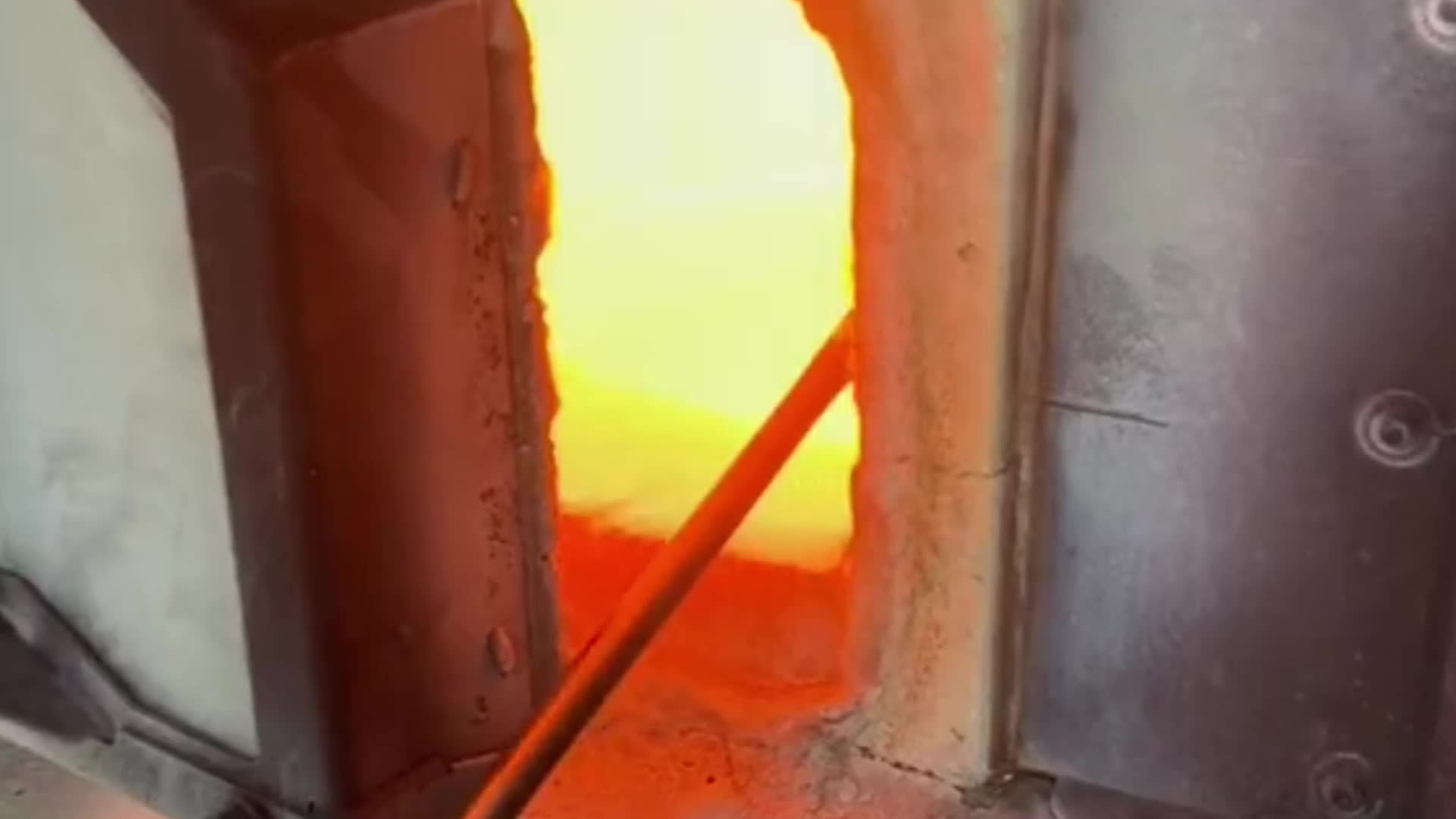 Lampada da Tavolo Striata - Design Elegante e Senza Tempo