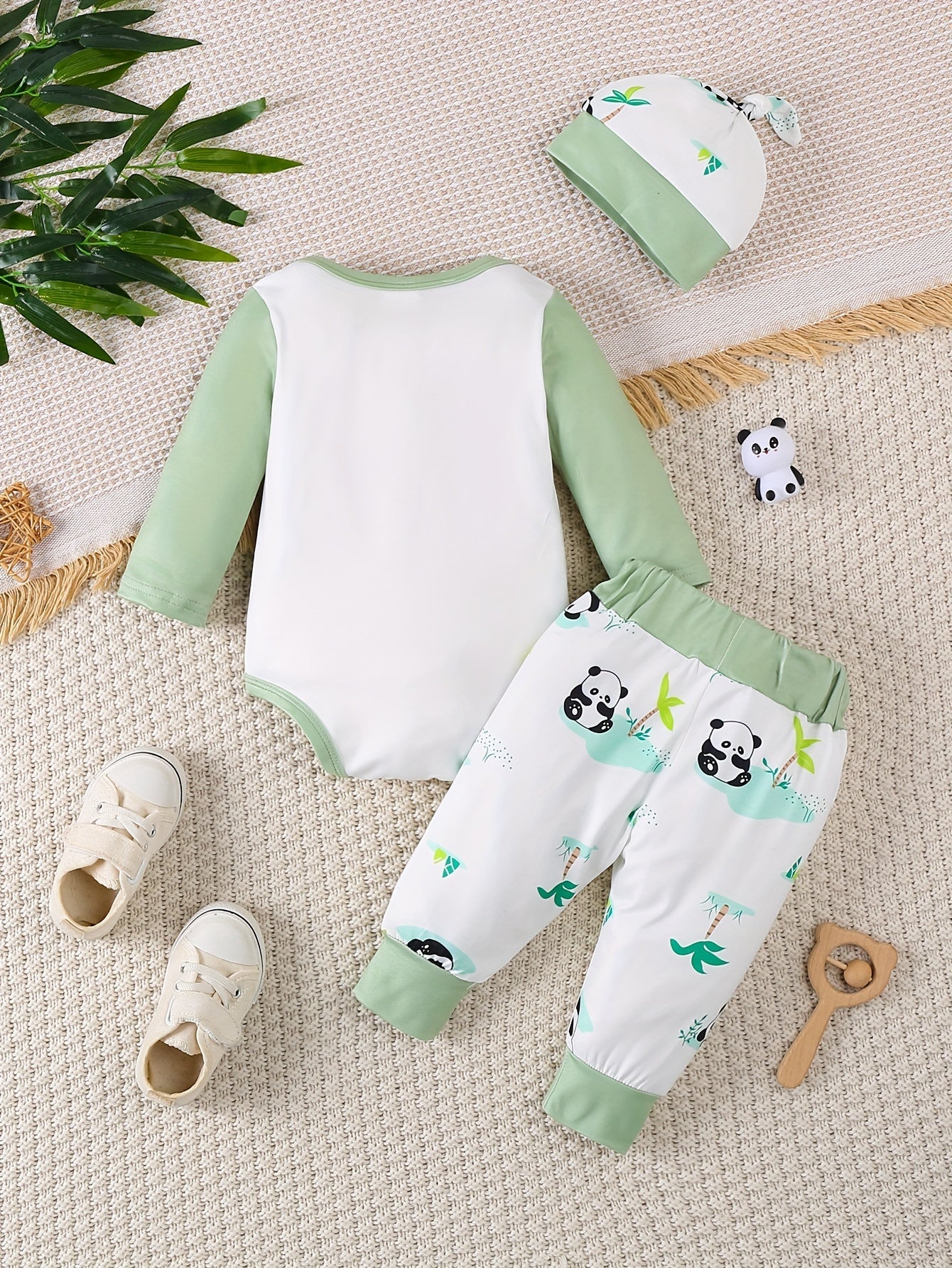 Set di Baby Panda Adorabili – Romper, Pantaloni e Cappello per Avventure all'Aperto