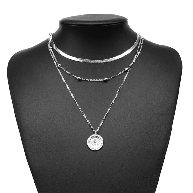 Collana in Argento a Tre Strati – Accessorio Elegante per Tutti i Giorni