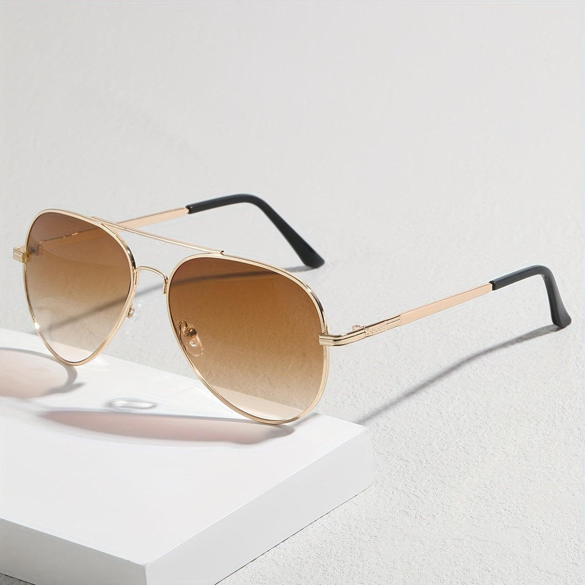 Occhiali da sole Pilota per Uomini – Design Senza Tempo con Metallo e Plastica per Uso Quotidiano