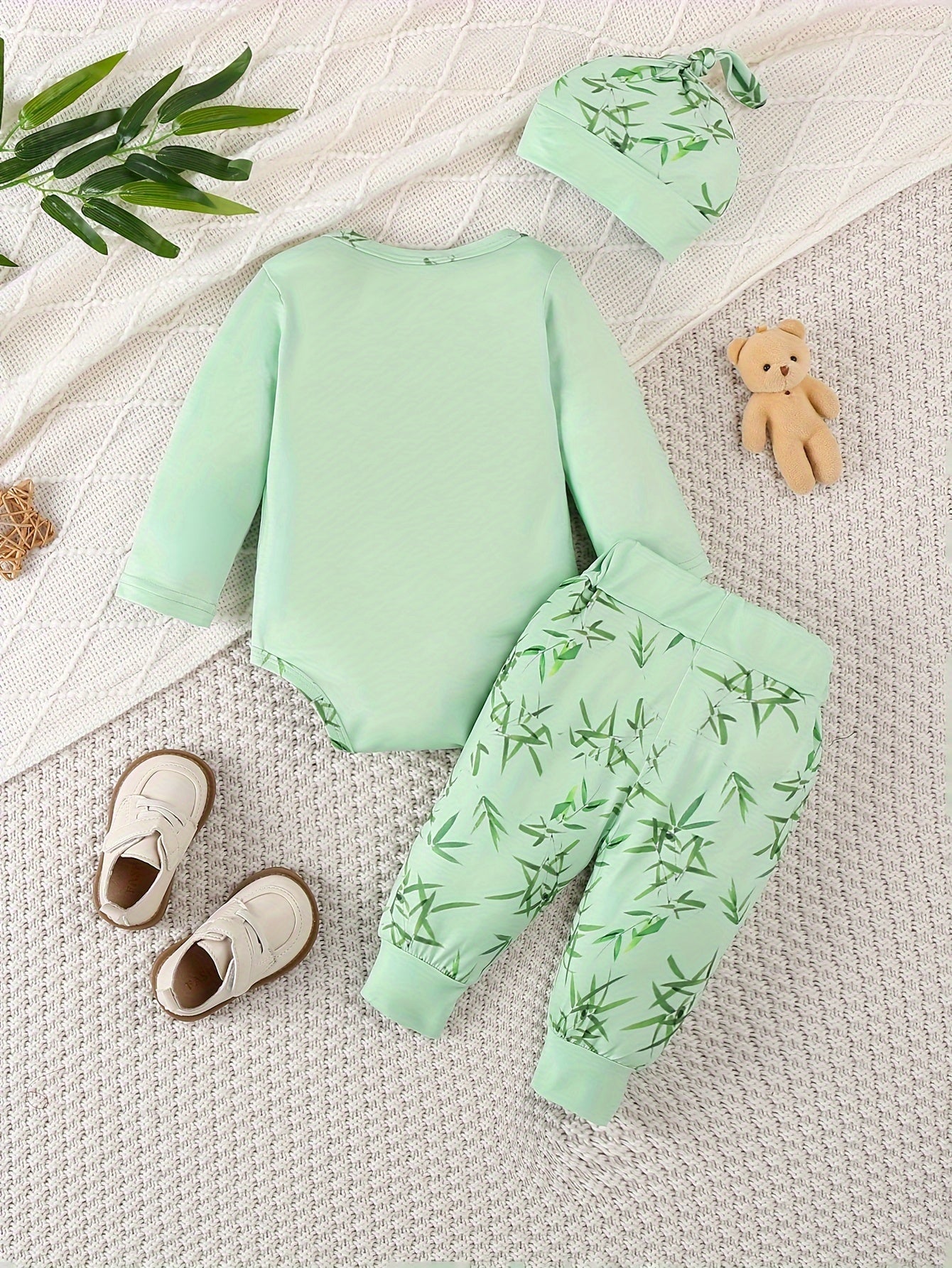 Set di Baby Panda Adorabili – Romper, Pantaloni e Cappello per Avventure all'Aperto