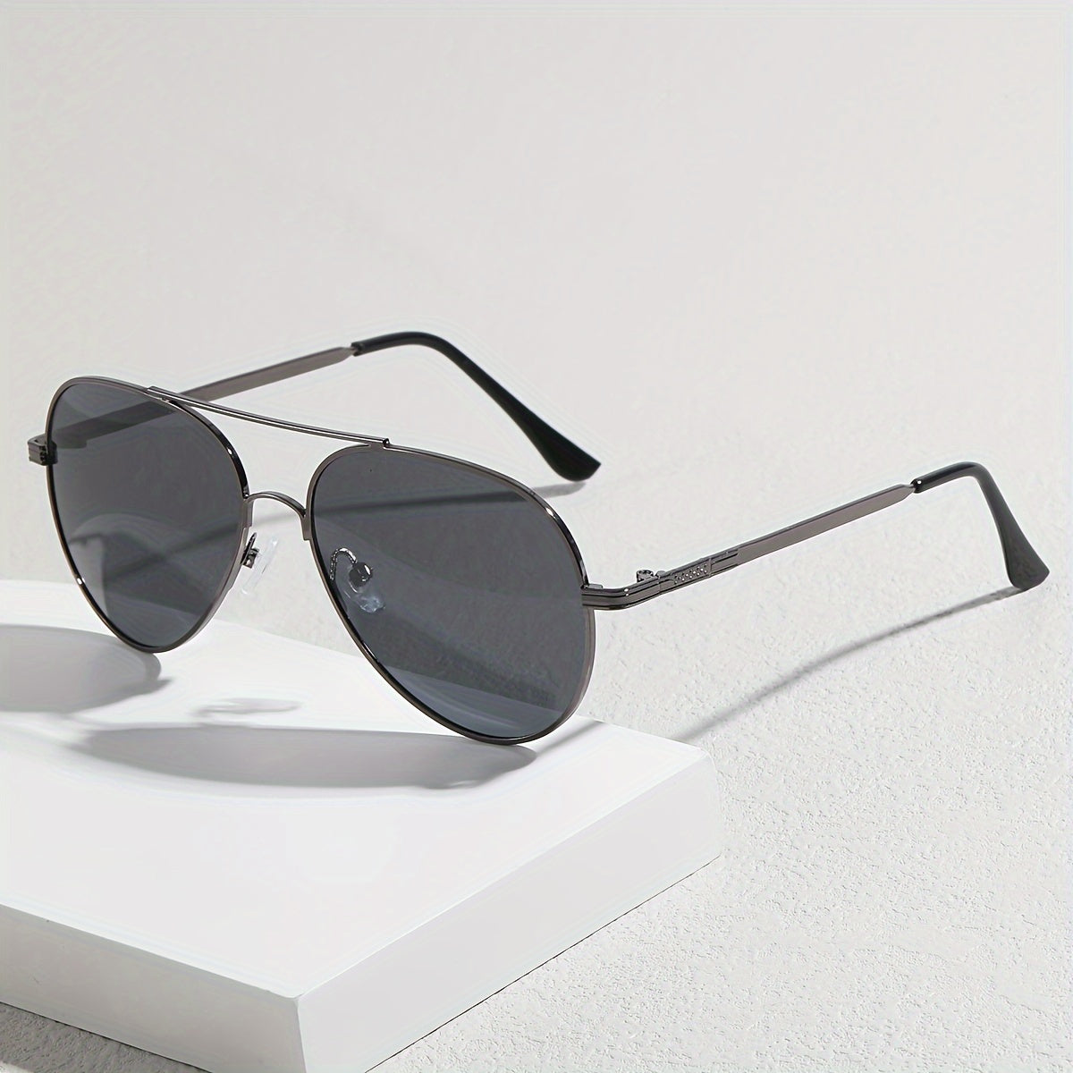 Occhiali da sole Pilota per Uomini – Design Senza Tempo con Metallo e Plastica per Uso Quotidiano