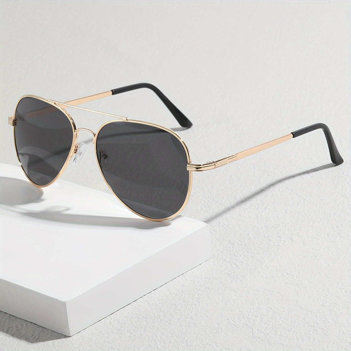 Occhiali da sole Pilota per Uomini – Design Senza Tempo con Metallo e Plastica per Uso Quotidiano