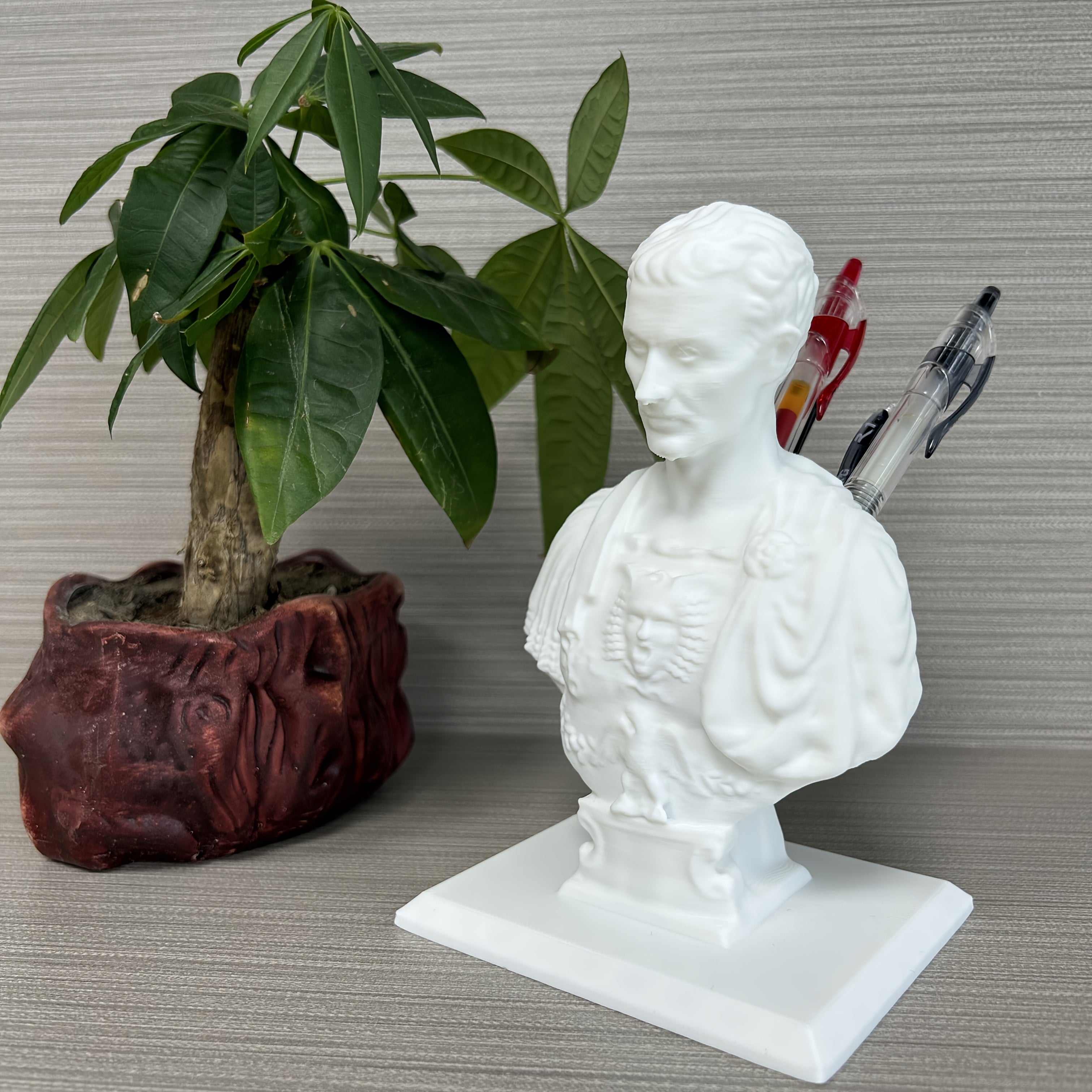 Penna di Cesare – Porta penne creativa di Giulio Cesare