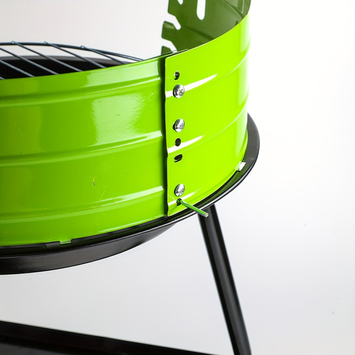 Barbecue Portatile in Metallo – Smontabile, Leggero e Perfetto per Campeggio o Giardino