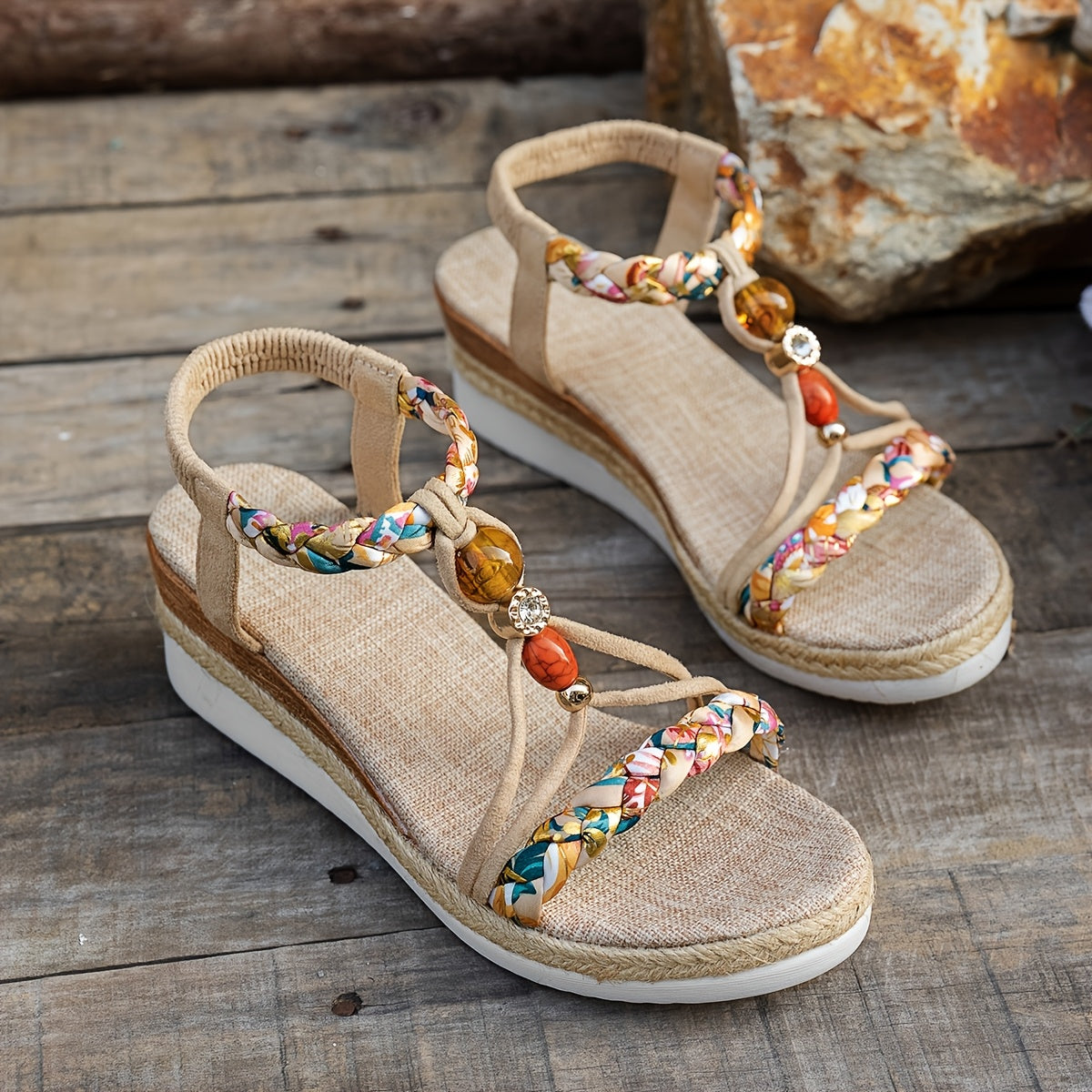 Sandali wedge in juta intrecciata a mano bohemien con fiori, perline e cinturino alla caviglia regolabile