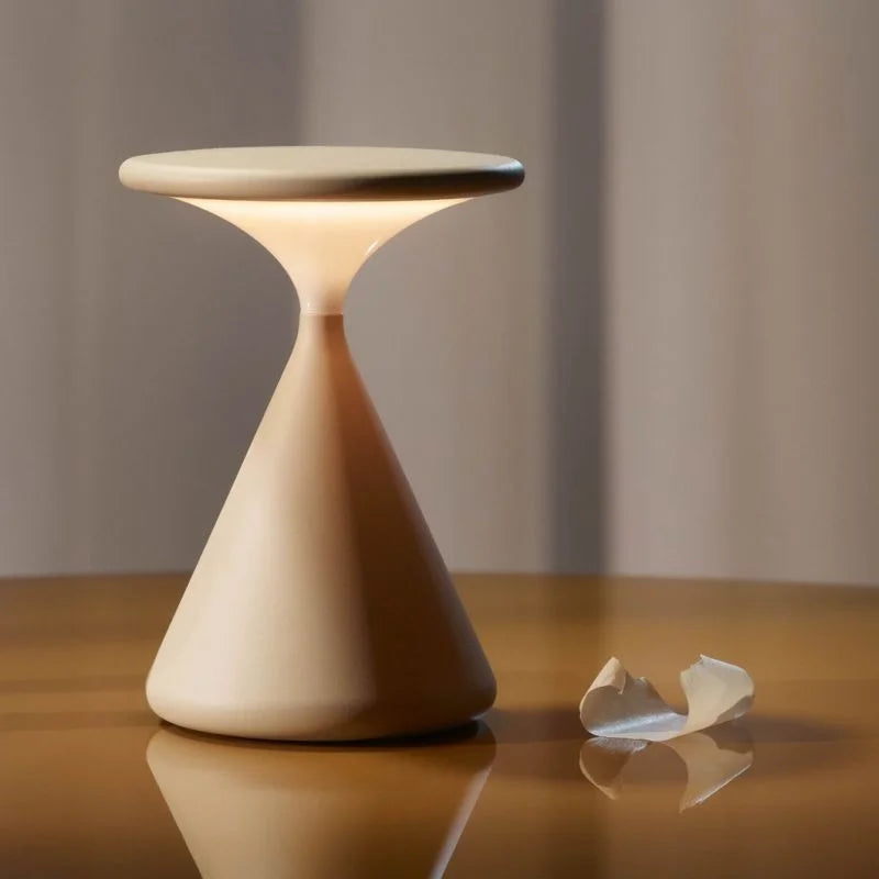 Lampada da Tavolo LED Dimmerabile Aeron Hourglass – Elegante e Senza Fili
