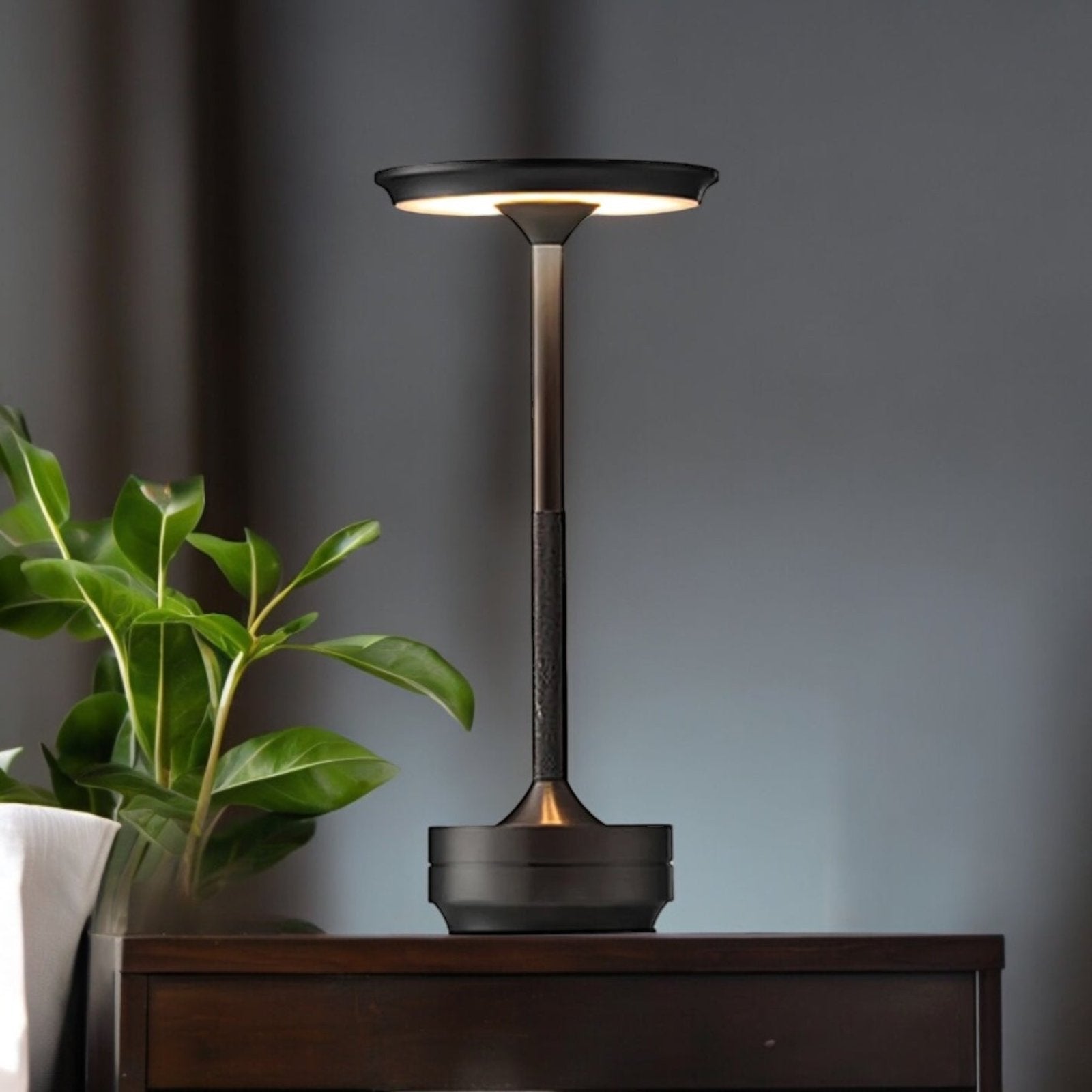 Aura Luxe Lampada da Tavolo – Design Moderno con Luce Calda e Regolabile