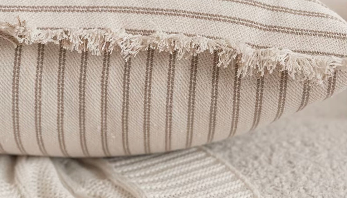Copripiumino Jacquard con Frange – Senza Tempo e Confortevole