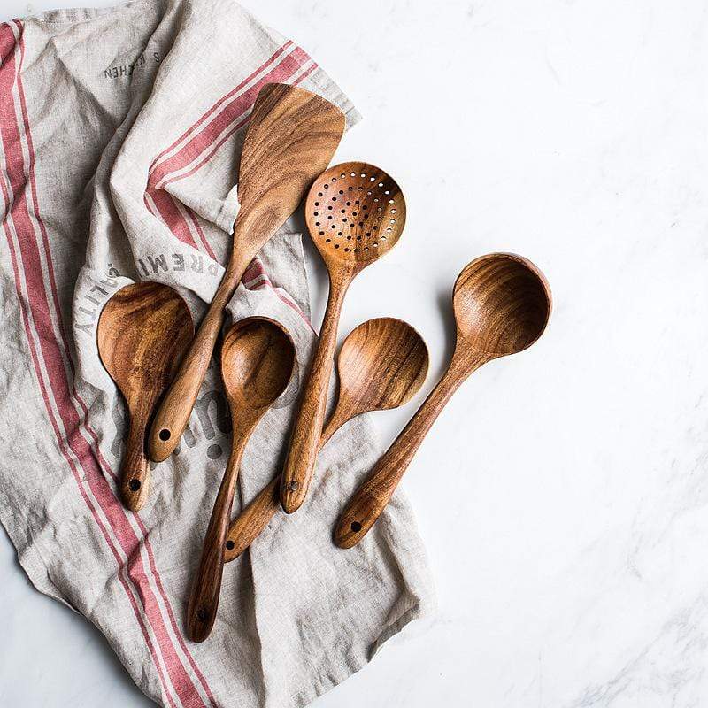 Set di Cucina in Legno Naturale – Cucinare in Modo Sostenibile e Stile