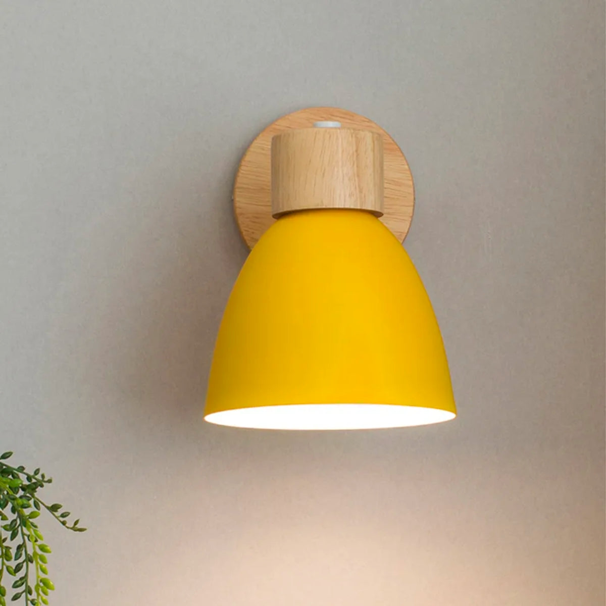 Lampada da Parete in Legno Helga – Design Scandinavo per un'Illuminazione Elegante