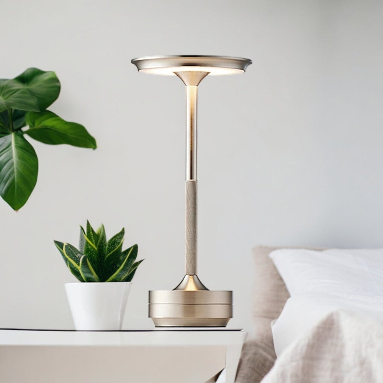 Aura Luxe Lampada da Tavolo – Design Moderno con Luce Calda e Regolabile