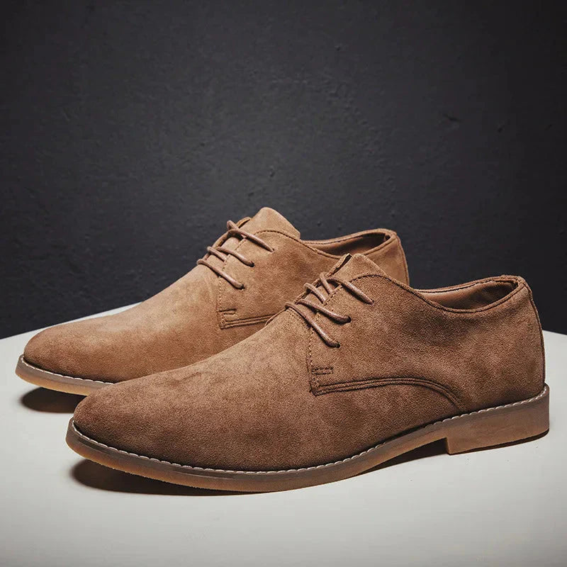 Eleganza Classica in Suede Oxford – Comfort e Classe per Uomini