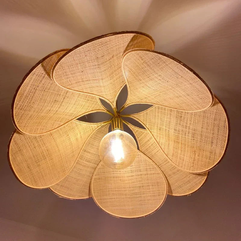 Lampada a sospensione a forma di fiore – Design naturale e illuminazione accogliente