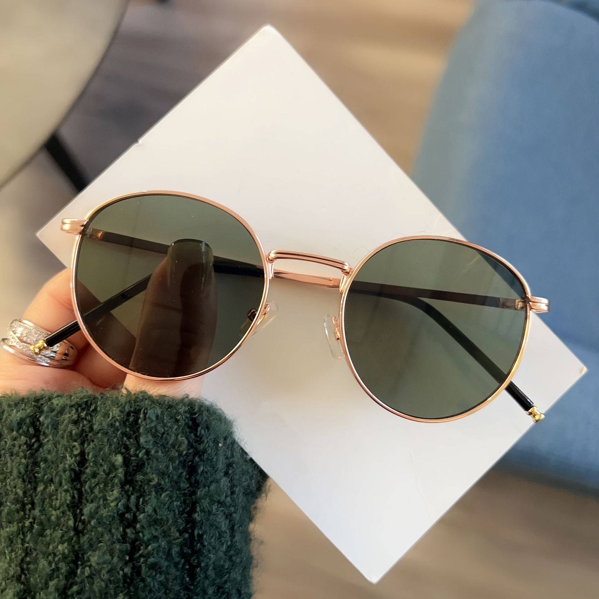 Occhiali da Sole Rotondi Vintage per Donne – Design Retro in Metallo e Plastica per Ogni Occasione