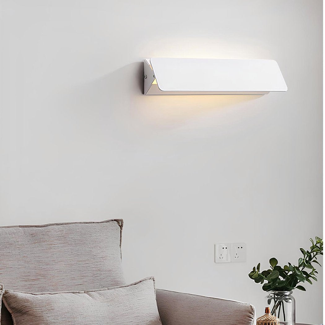 FlexiGlow Moderna Lampada da Parete Bianca – Flap Regolabile per una Perfetta Diffusione della Luce