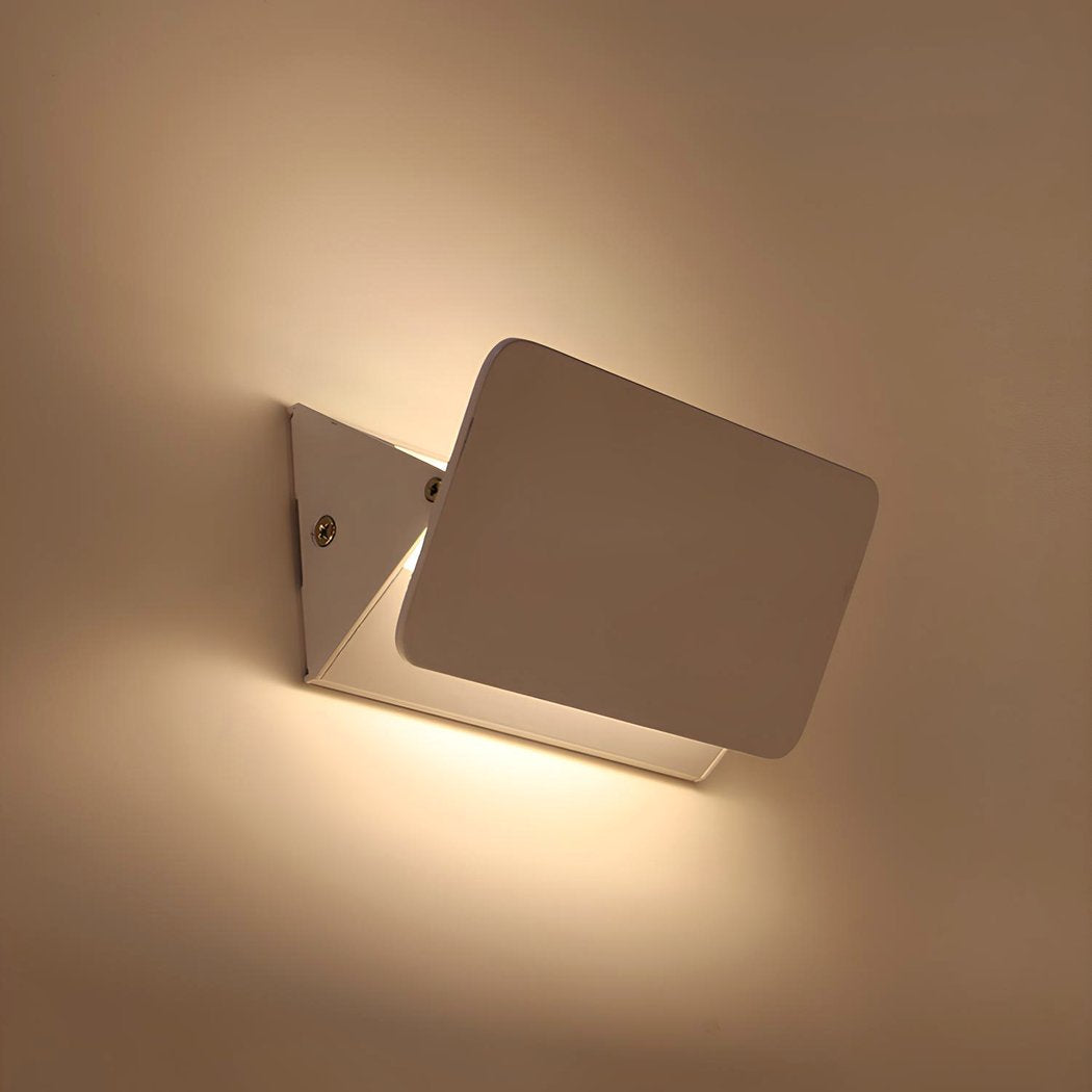 FlexiGlow Moderna Lampada da Parete Bianca – Flap Regolabile per una Perfetta Diffusione della Luce