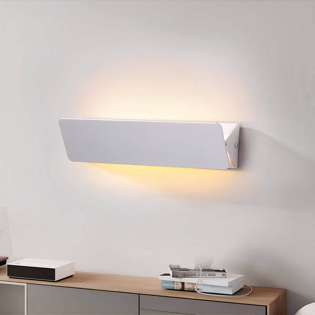 FlexiGlow Moderna Lampada da Parete Bianca – Flap Regolabile per una Perfetta Diffusione della Luce