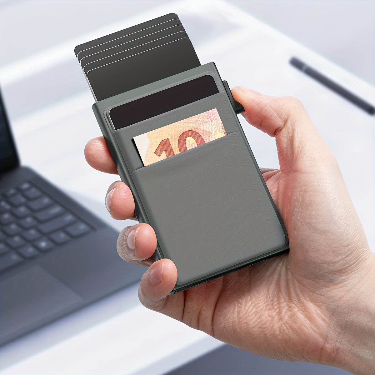 Porta Carte Bloccante RFID – Rilascio Automatico e Grande Capacità per Conservare in Sicurezza le Carte