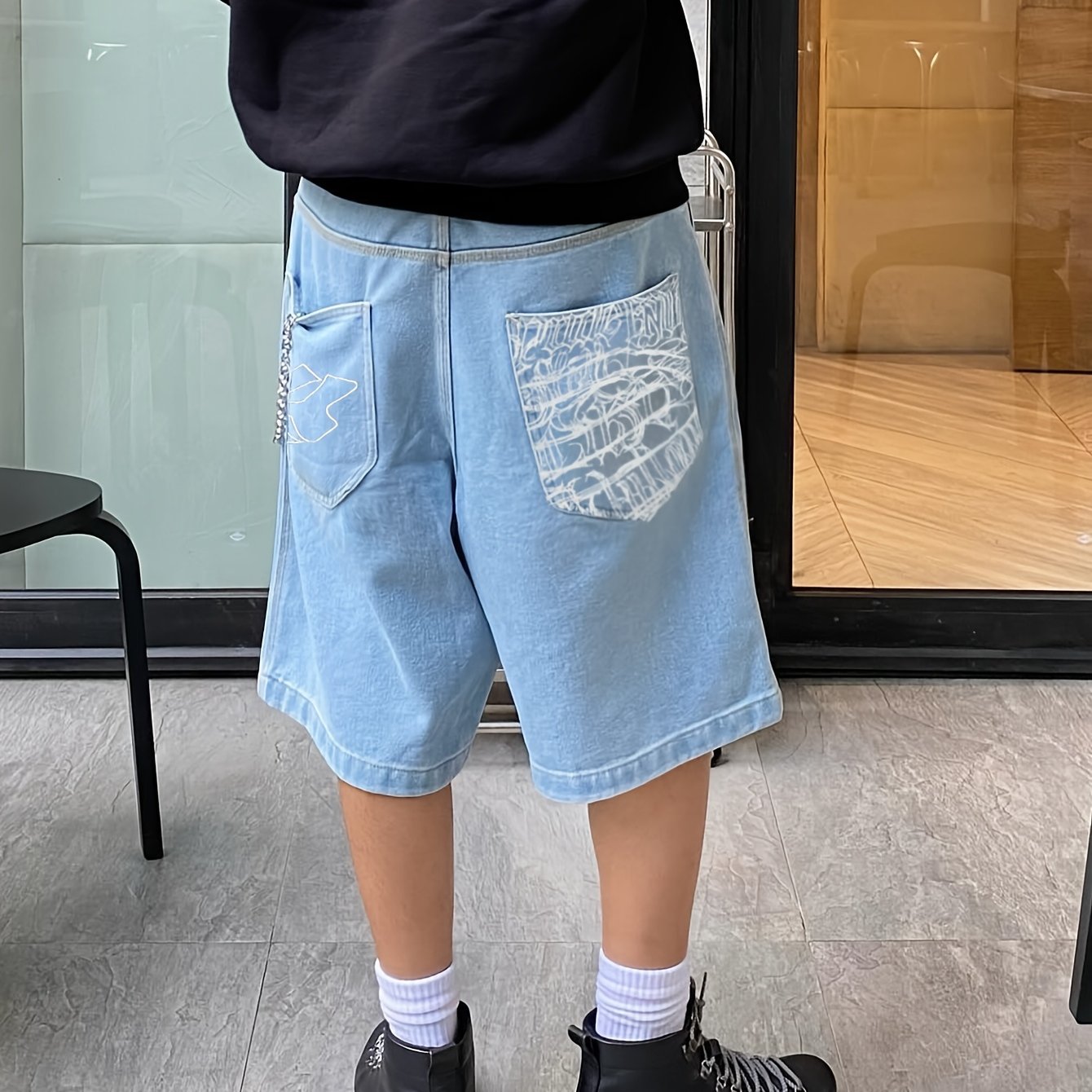 Pantaloni Bermuda in Denim Casual – Vestibilità Larga con Eleganti Ricami a Fiori