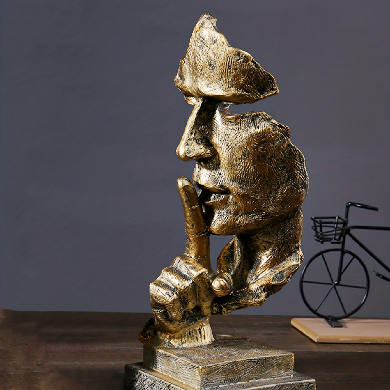 Scultura StilteSymfonie - Per un'Eleganza Interiore Senza Tempo e Profonda