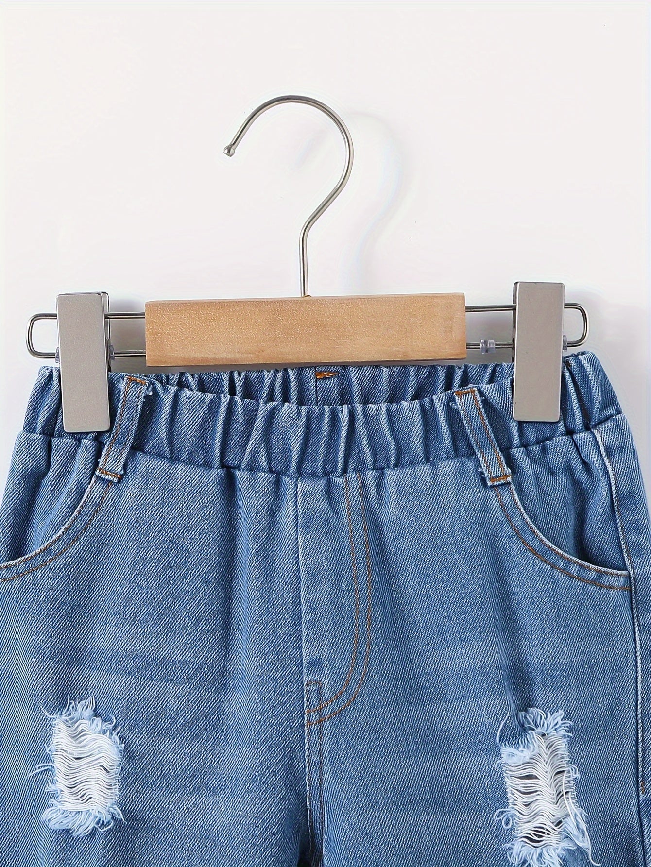 Set Giacca e Pantaloni in Denim Strappato Casual – Perfetto per Ragazzi Avventurosi