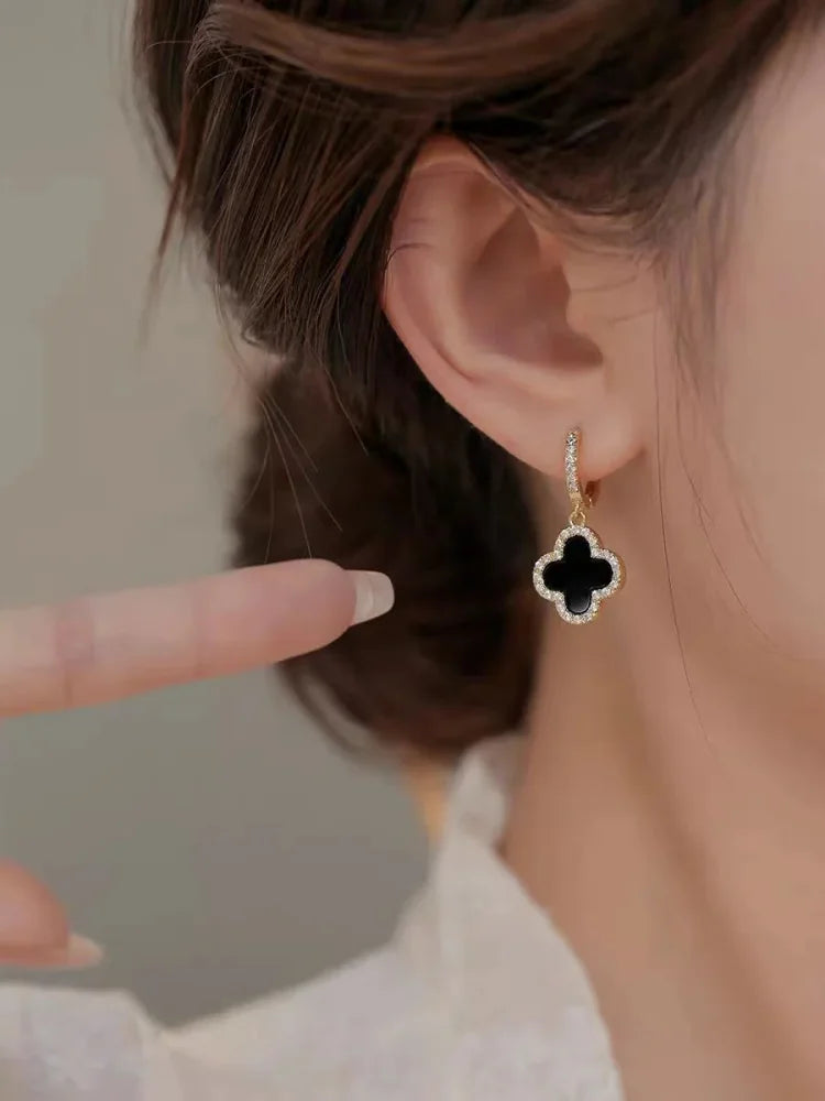 Orecchini a Forma di Quadrifoglio – Eleganti e Senza Tempo