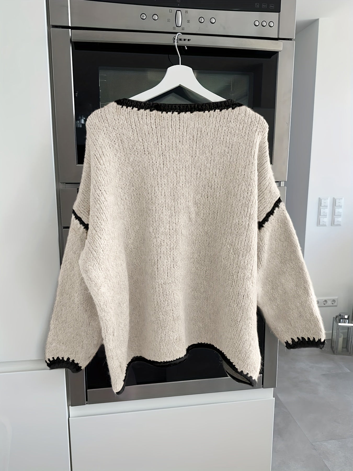 Maglione Off-The-Shoulder a Blocchi di Colore - Casual e Confortevole per Autunno e Inverno