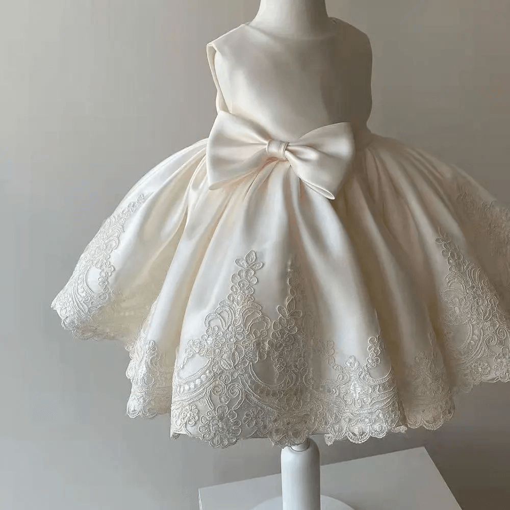 Abito da Principessa Aurora con Pizzo e Fiocco – Lusso Elegante