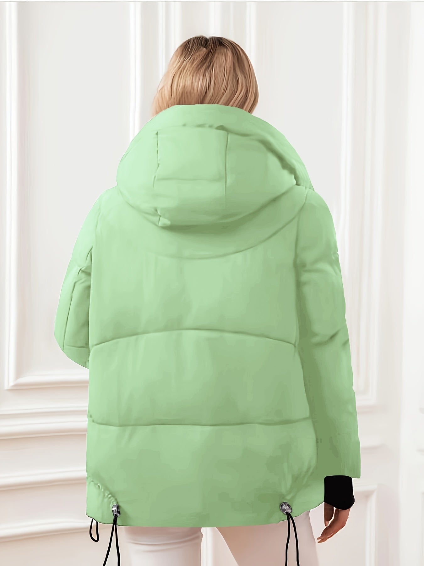 Giacca Invernale Moderna con Cappuccio Regolabile e Vita – Design Imbottito per Massima Calore e Comfort