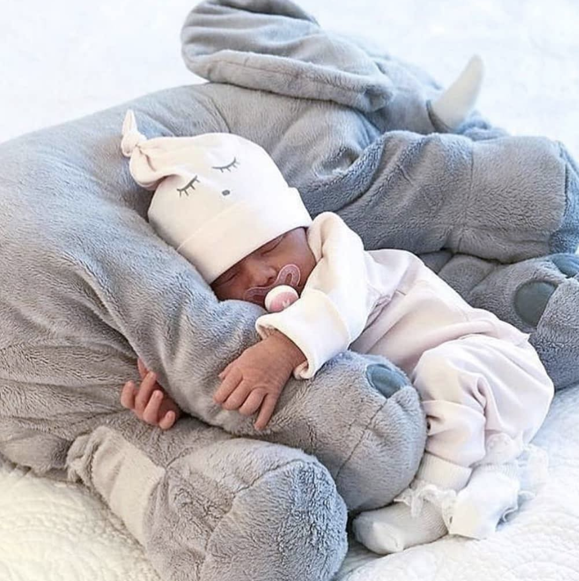 Cuscino per Neonati Elephant Cuddle – Morbido, Coccoloso e Confortevole