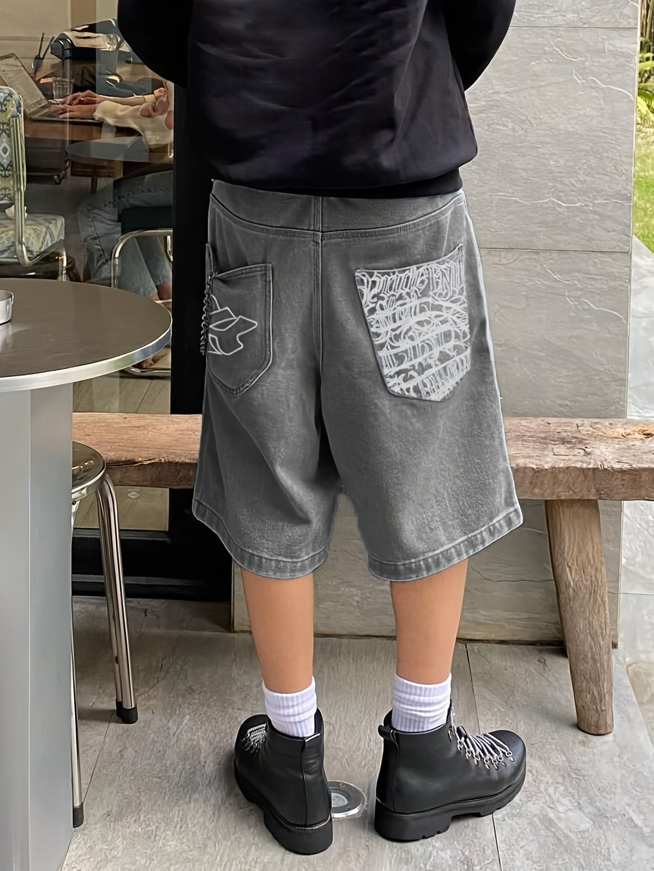 Pantaloni Bermuda in Denim Casual – Vestibilità Larga con Eleganti Ricami a Fiori