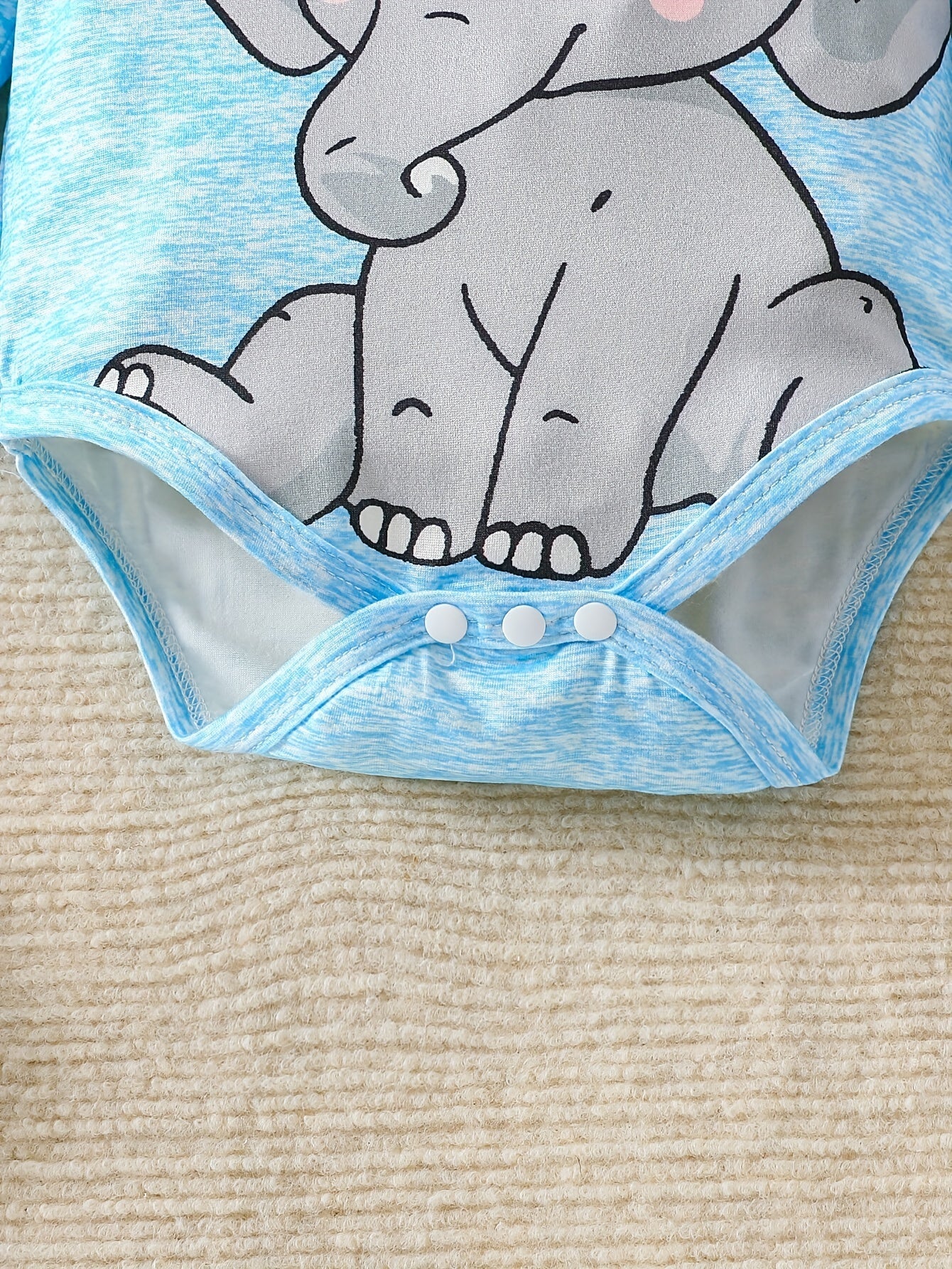 Set Outfit Baby Elefante – Tutina, Pantaloni e Cappello per una Felice Avventura