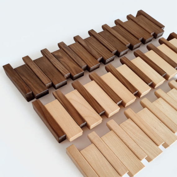 Design Appendiabiti in Legno – Unico e Funzionale