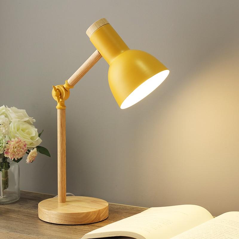 Lampada da Scrivania Moderna Regolabile – Design Scandinavo per un Ambiente di Lavoro Accogliente